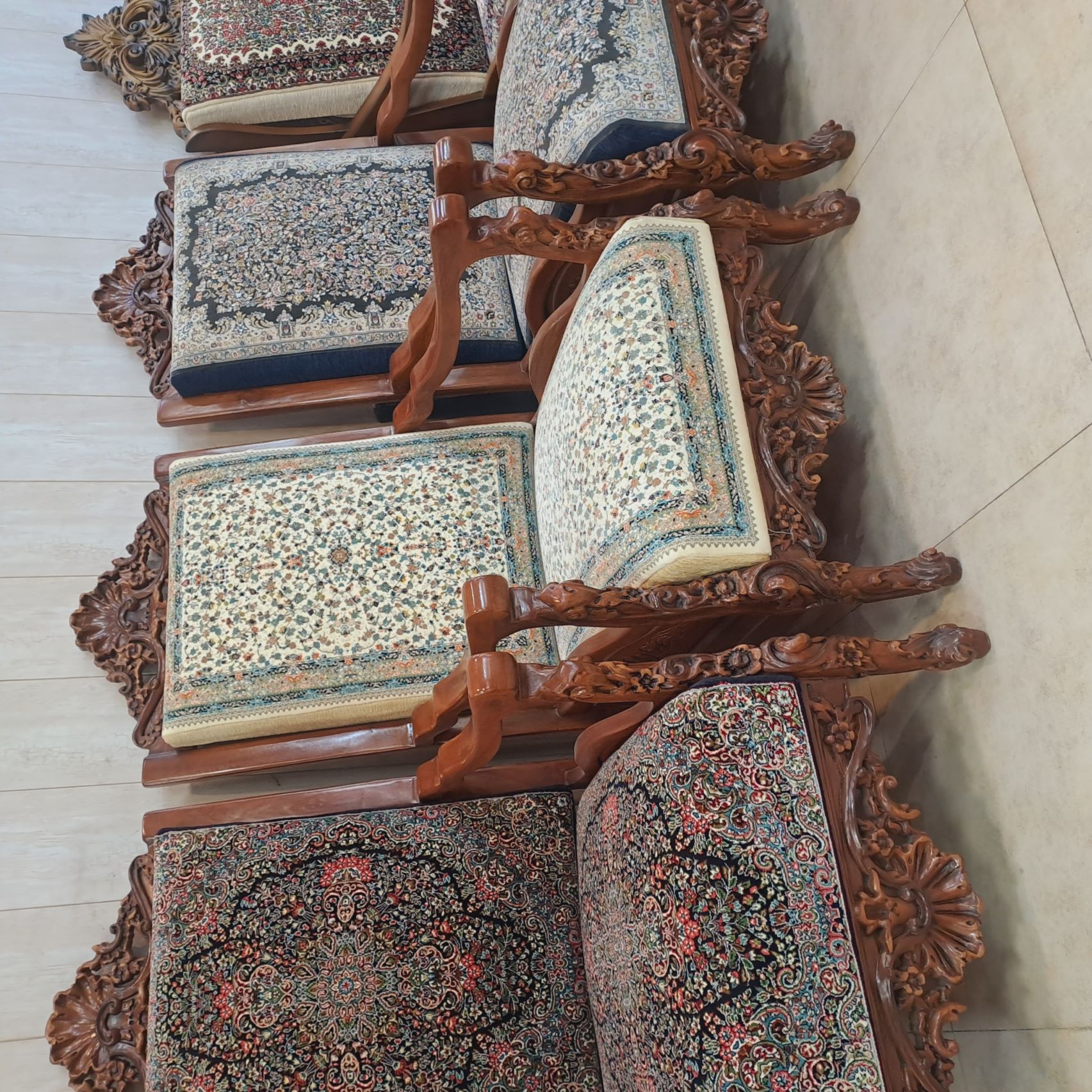 تولید کننده انواع مبلمان قالی